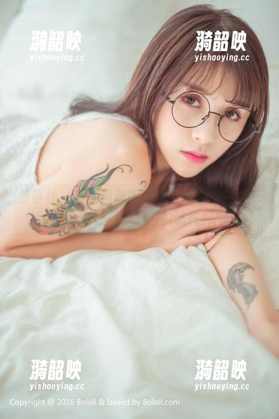 波萝社 - 夏美酱最新图册：裤里丝——每一张都是小心脏的试探。