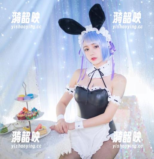 洛丽塔大哥的图集：吊带睡衣下的神秘诱惑