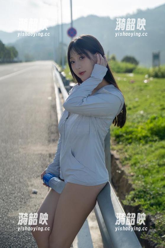 在浅安安的套装中翻阅：你会发现原图比想象中更好玩