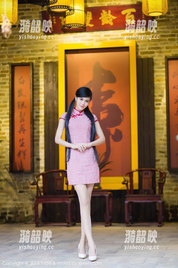 爱蜜社 - 夏笑笑Summer的长腿写真：好想问她穿什么鞋才能这么高！