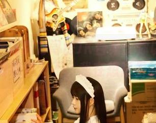 白莉爱吃巧克力闺房JK合集：你以为我只注意她的眼眸？不，我在想背景的灯光。