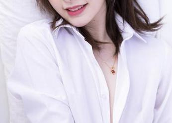 白露Bululu学姐的写真：看完我开始怀疑自己是不是生活在一部小说里