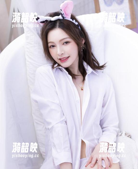 白露Bululu学姐的写真：看完我开始怀疑自己是不是生活在一部小说里