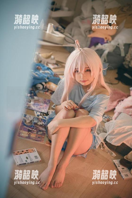 快来围观神沢永莉的最新少女美图，心情瞬间上头！