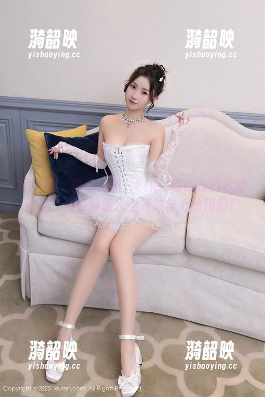 秀人网 - 重要通知：Elise谭晓彤的泳池作品，免费领取水上清凉与心动瞬间！