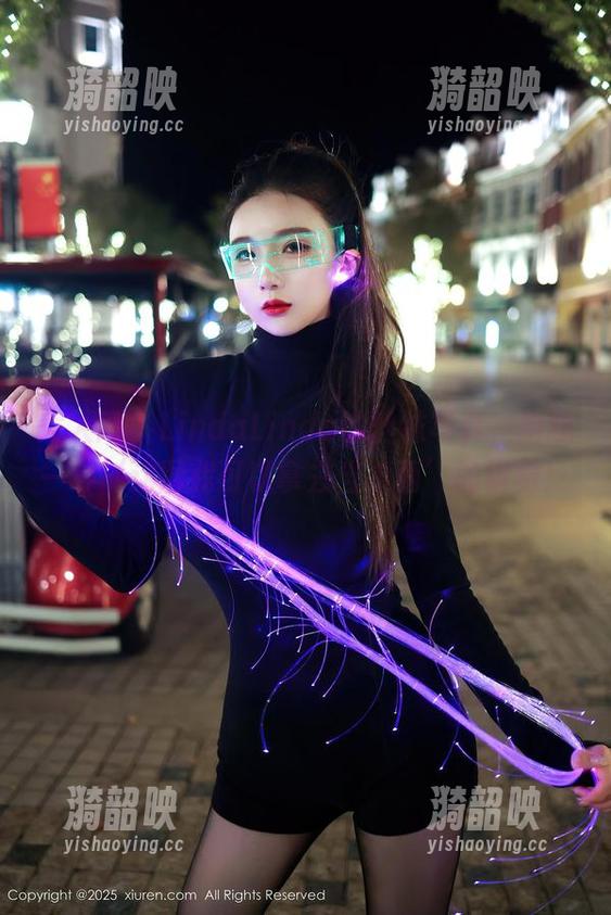 秀人网 - LindaLinda的丝袜写真，给我一种‘这图我可以拿去当桌面’的错觉！