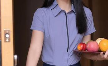 秀人网 – 制服梦游：何梦兮Stacy的写真分享，开启你的幻想之门！