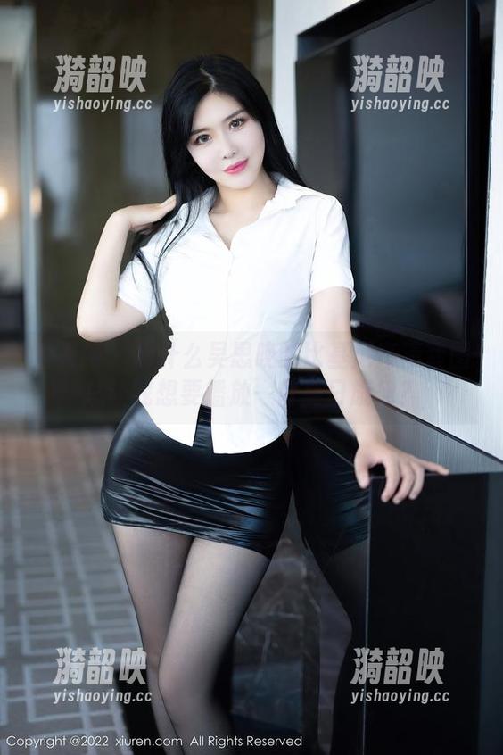 秀人网 - 为什么吴思晚的比基尼高清套图总让我想要播放一首夏日旋律？