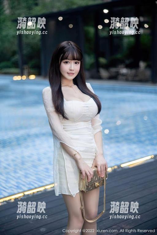 秀人网-小芭乐 秀人网 - 为什么叫小芭乐?因为她的全套肉丝图包让人乖乖变成了一个乐观派!