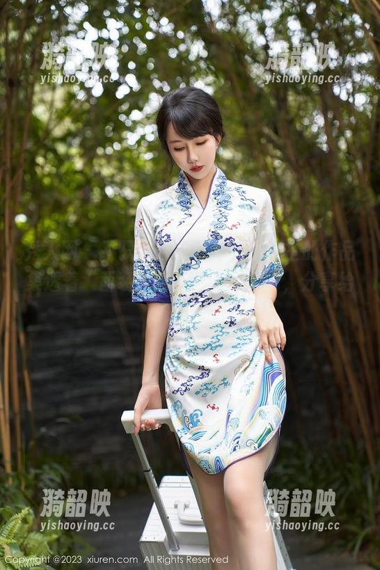秀人网 - 不只是性感，心妍小公主的作品集透着“西装熟女”的独特魅力，分享给谁呢？