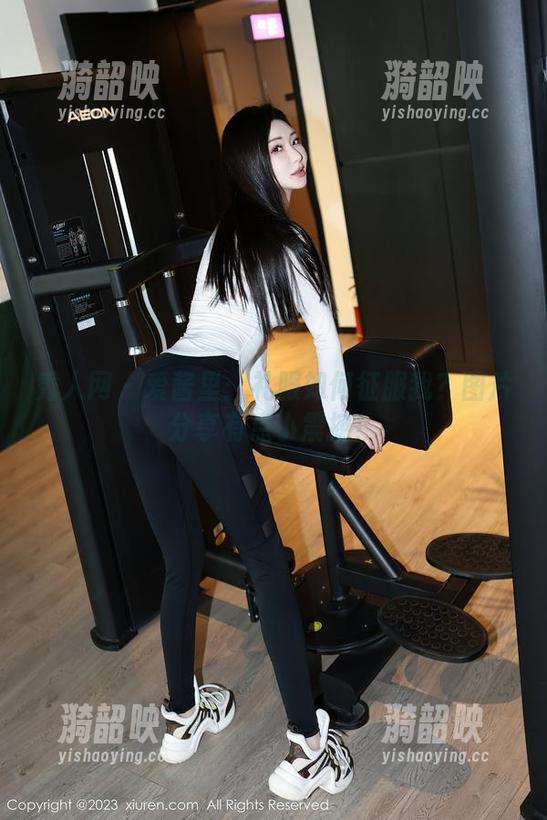 秀人网-爱酱里 秀人网 - 爱酱里:礼服如何征服我?图片分享有点小震撼!