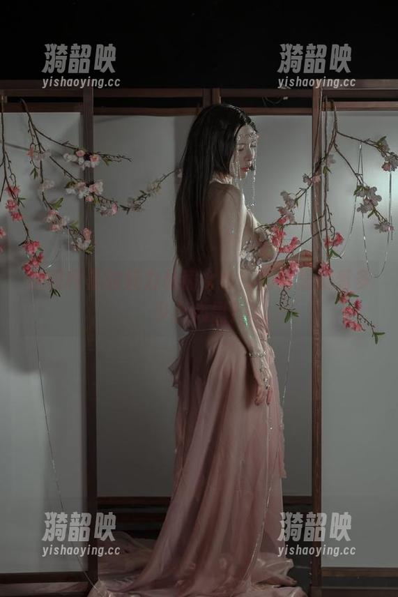 秋和柯基的魅力私房女仆，图片里藏着多少小心思？