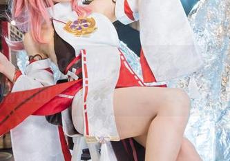 在糖果果Candy的户外校服图集里探索：精选的清新空气和不羁灵魂！