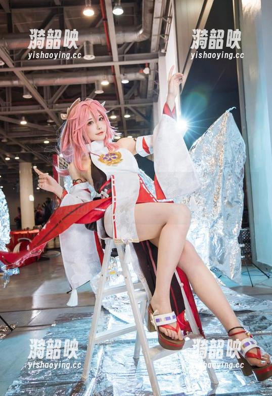 在糖果果Candy的户外校服图集里探索：精选的清新空气和不羁灵魂！