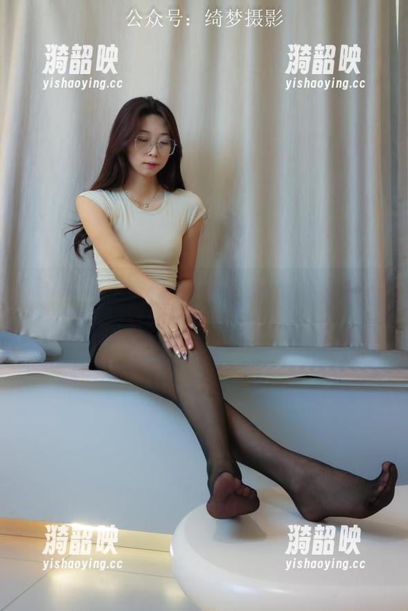 绮梦摄影 - 小艺泳装全集：想知道她的泳装到底能不能撩到我？