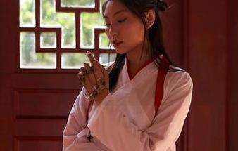 蜜桃社 – 这可不止是写真集——萌美Moemi肉丝带来的视觉冲击！