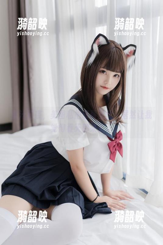 蜜汁猫裘，美图私拍草莓圣代，居然让我觉得春天都来了。