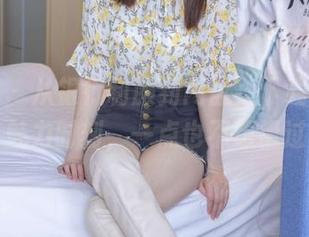 袜啵啵 – 从银行制服到网盘，下载小淳的魅力时刻，一点也不想错过