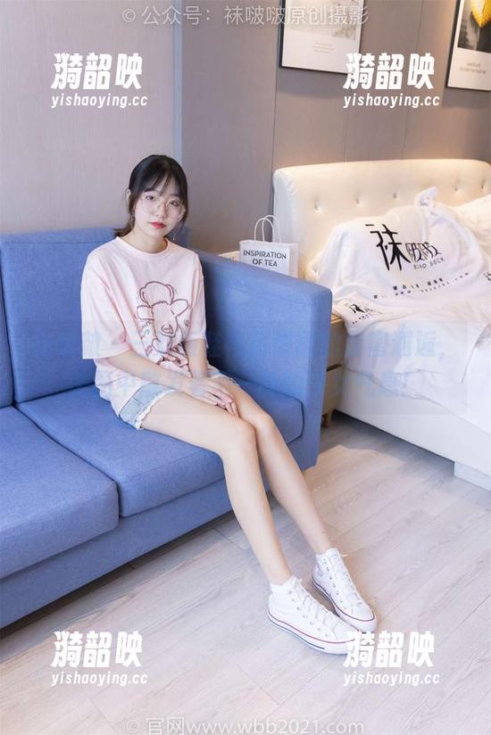 袜啵啵 - 三双板鞋与甜甜圈的甜蜜邂逅，美图中散发着不一样的少女气息！