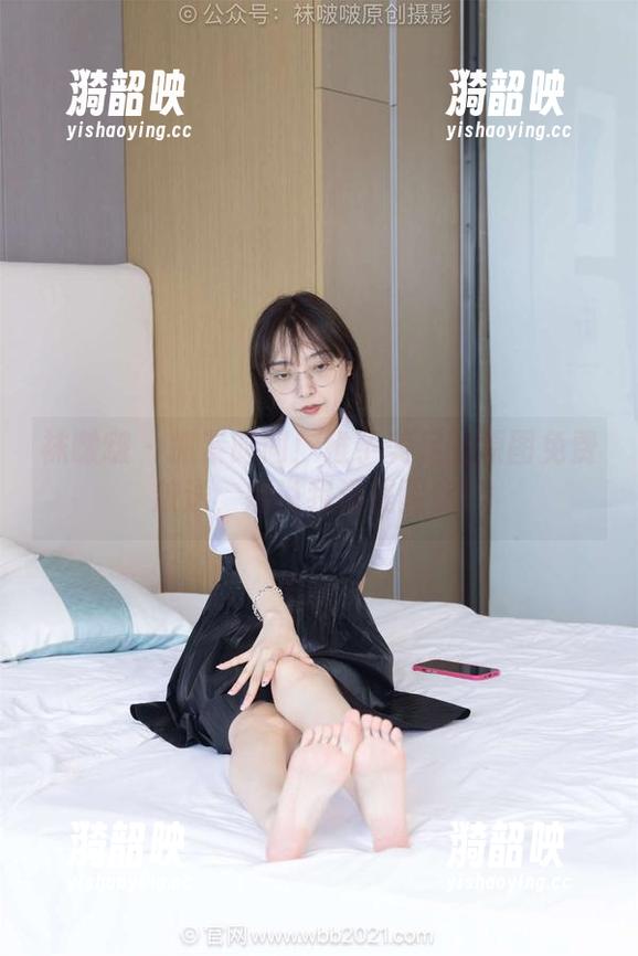 袜啵啵 - 抓紧时间！稚予美足的原图免费放送，别说我没提醒你！