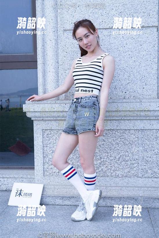 袜啵啵 - 我的天！芝士这全套写真里的皮鞋，简直是视觉炸弹