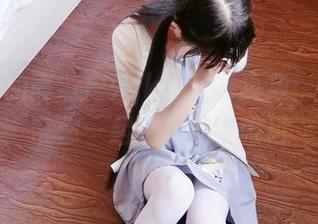 西尔酱的高清户外jk白丝写真集：来吧，带你一起感受那缕微风