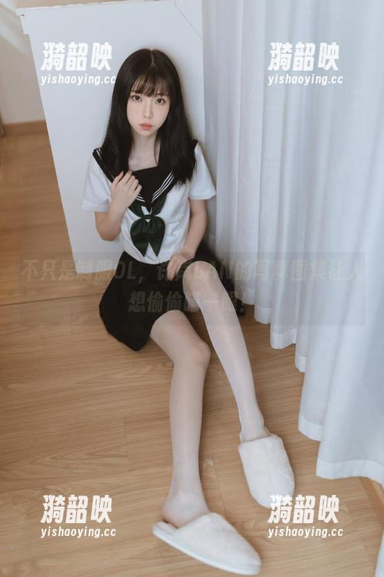 不只是制服OL，许岚LAN的写真图集让人想偷偷瞄一眼！
