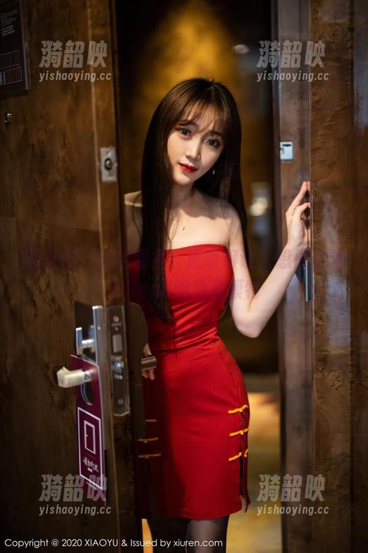 语画界 - 这组图集，透明得让人想做小海臀Rena的泳装模特