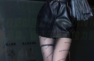 语画界 – 校服的魅力？楚恬Olivia带你翻开作品集，惊讶于青春的力量！