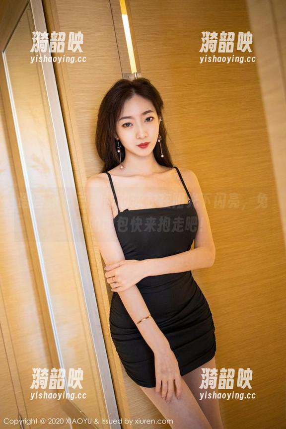语画界 - 豆瓣酱的泳衣在阳光下闪亮，免费的图包快来抱走吧！