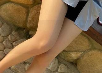 微密圈 – 软妹小九九的碎花旗袍写真集，视觉上的小吃，每一页都是资源！