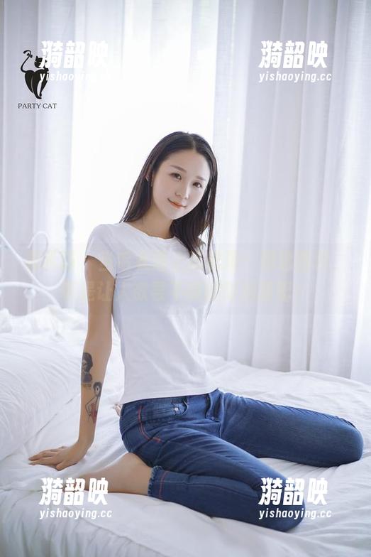 轰趴猫 - 当毛衣遇上陈雅漫：精选图包，真是让人欲罢不能的时尚搭配！