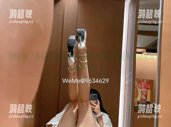 微密圈 - 校园也能拍出大牌感？看迷人的五姨太如何玩转私房写真