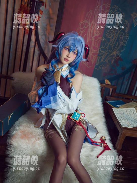 最新阿包也是兔娘自拍女仆：这画风到底是咋回事，满满的神秘感啊。