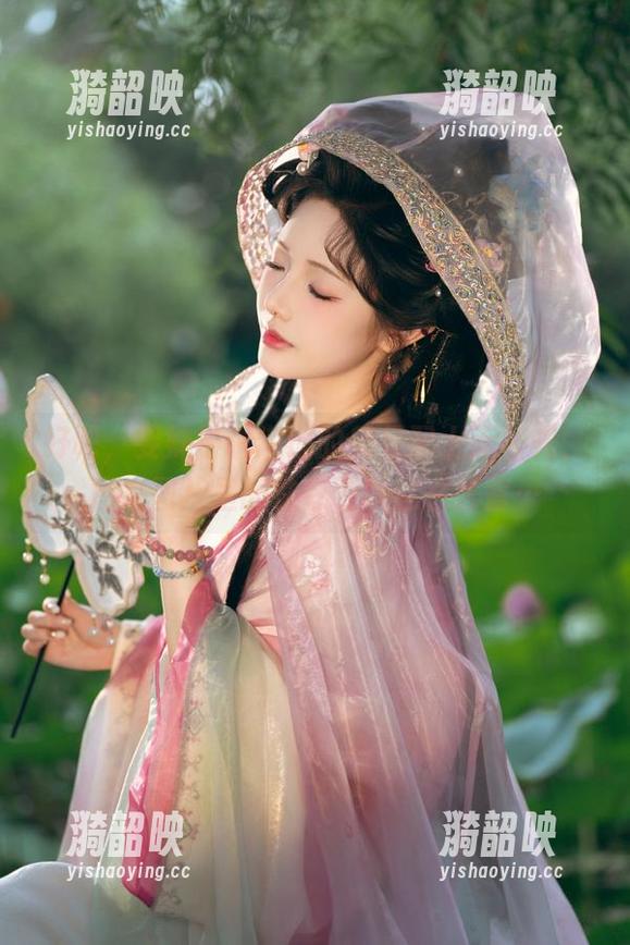 好吧，雯妹不讲道理的美足配上无圣光，原来图片里的性感可以这么含蓄…