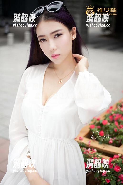 青豆客 - 图库大揭秘：学妹杨上萱的时尚分享，盘点那些让人心动的瞬间！