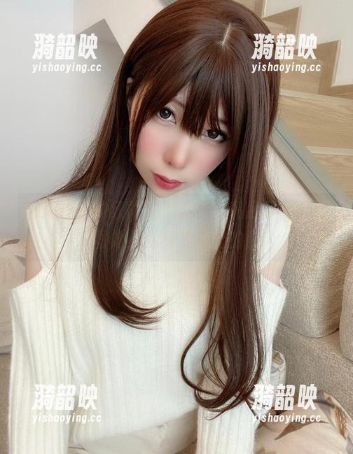 当鹿野希的红裙遇上光影，私房瞬间，原图像是从梦里走出的！